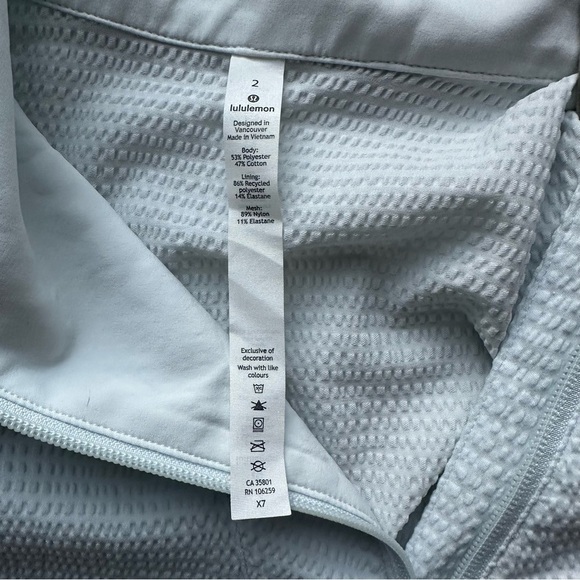 Lululemon woman’s light weight jacket - Picture 7 of 12